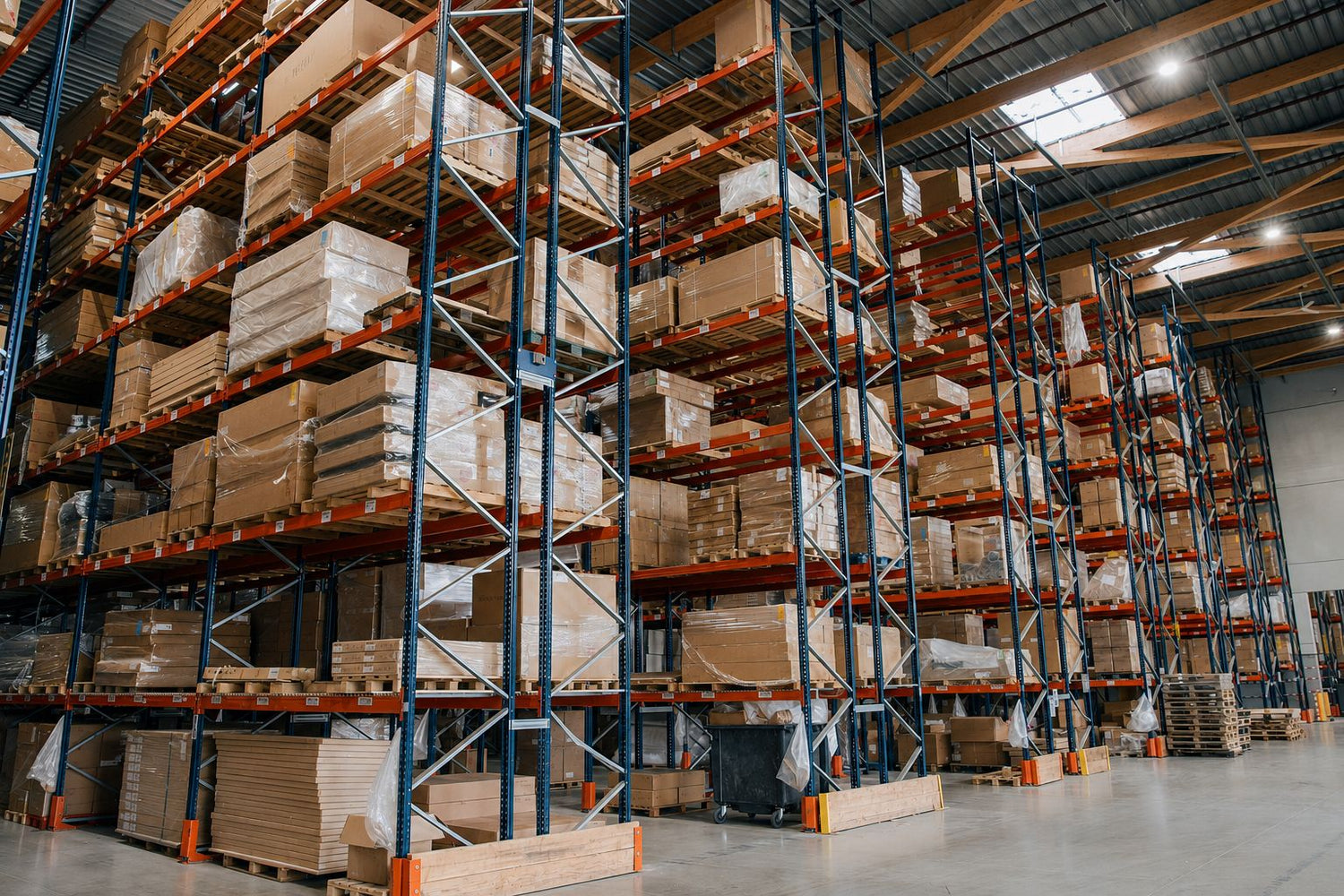 Livraison de meubles en France et en Europe : la logistique SENHO